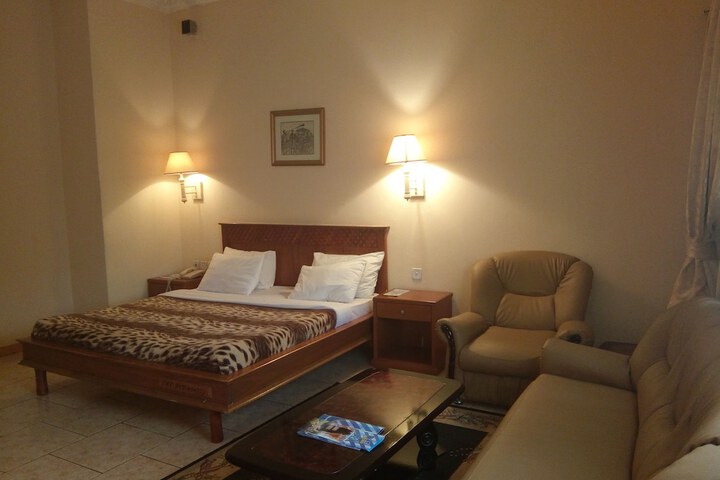 Room 7 of 35