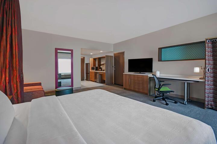 1 King Accessible Tub Studio Suite Corner (9 of 12)