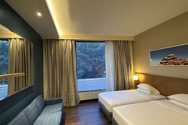 Room 19 of 100