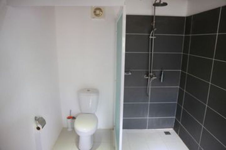 Room 6 of 42