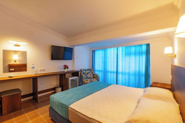 Room 6 of 209