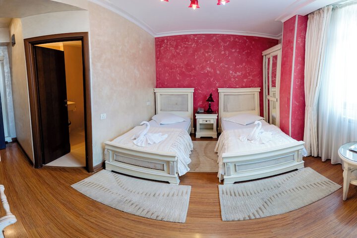 Room 53 of 169