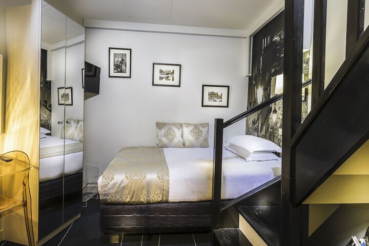 Room 8 of 34