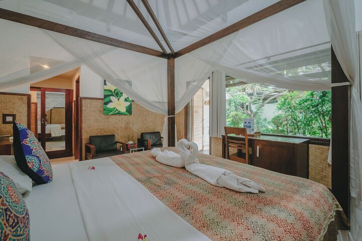 Room 5 of 100