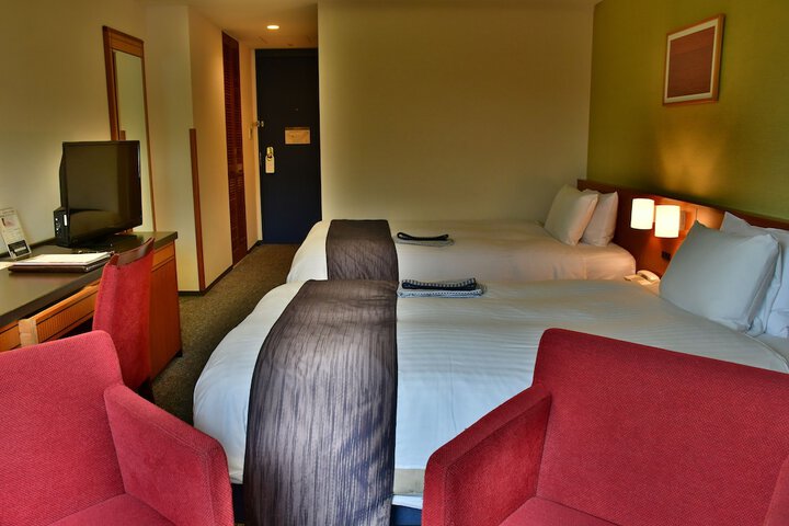 Room 12 of 36