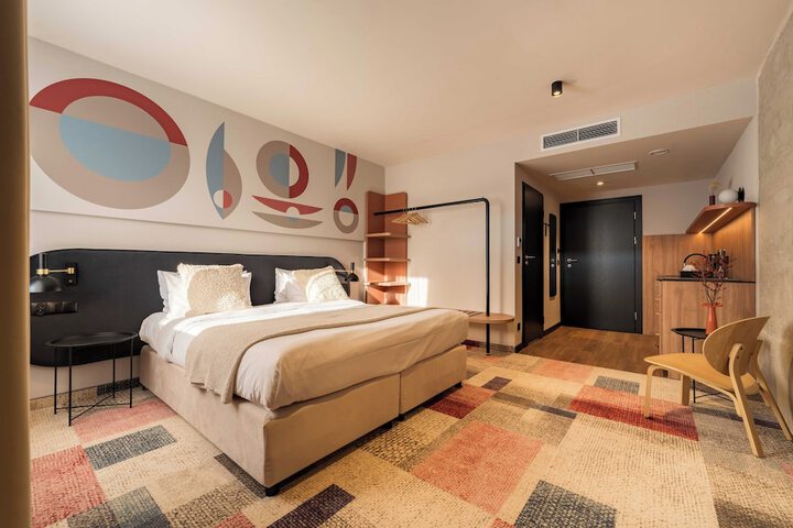 Room 30 of 108