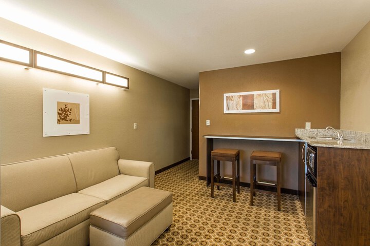 Room 15 of 34