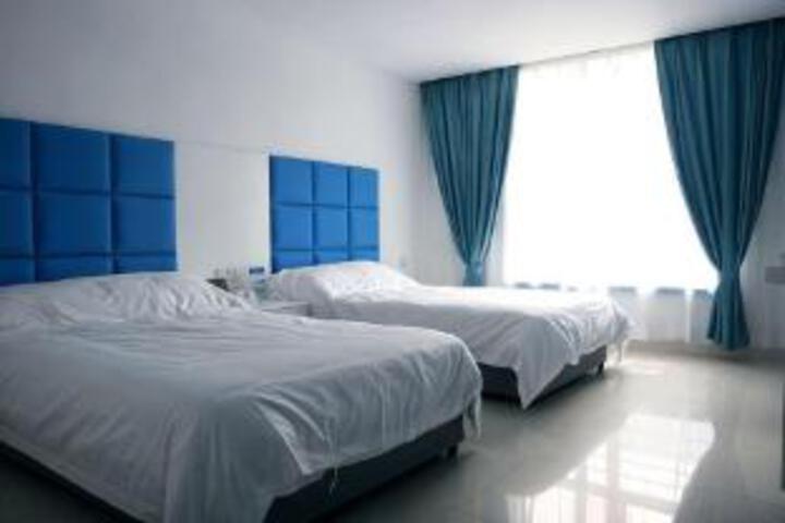 Room 4 of 6