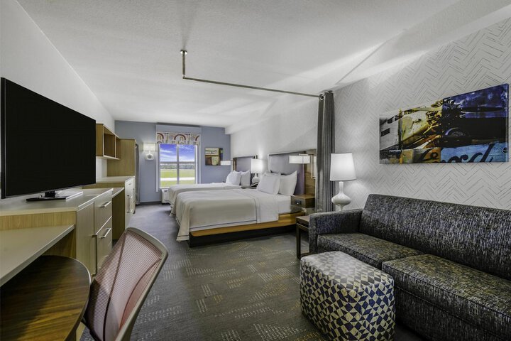 Room 11 of 36