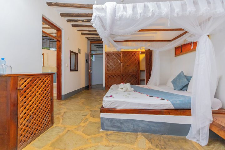 Room 4 of 47