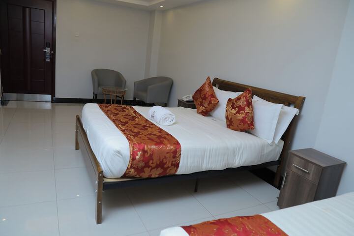 Room 12 of 37