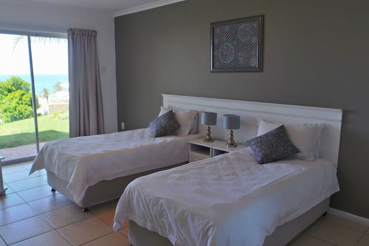 Room 6 of 25