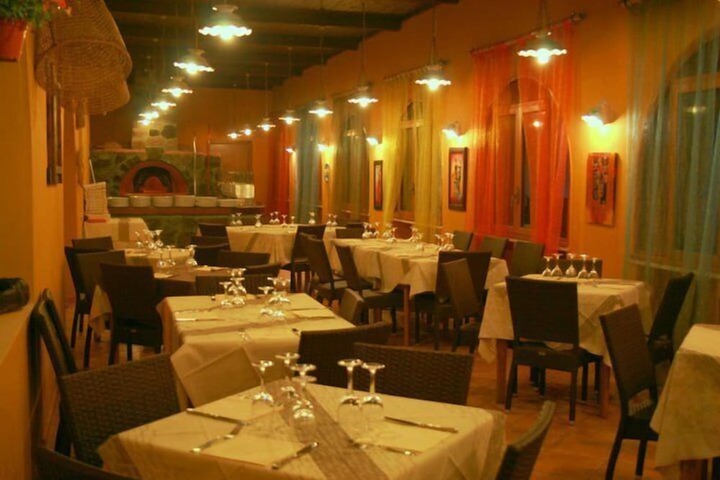 Dining 33 of 57