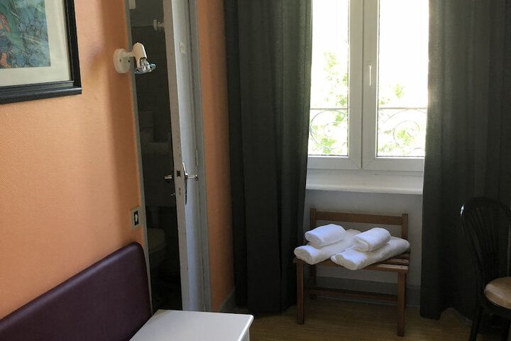 Room 12 of 28