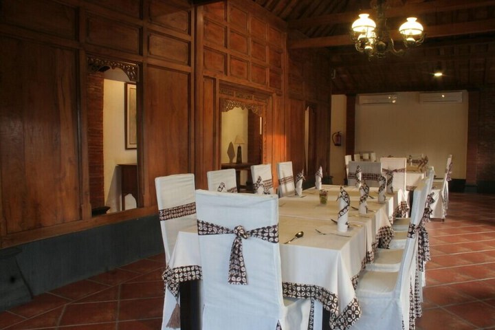 Dining Photos