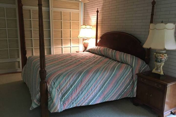 Room 5 of 27