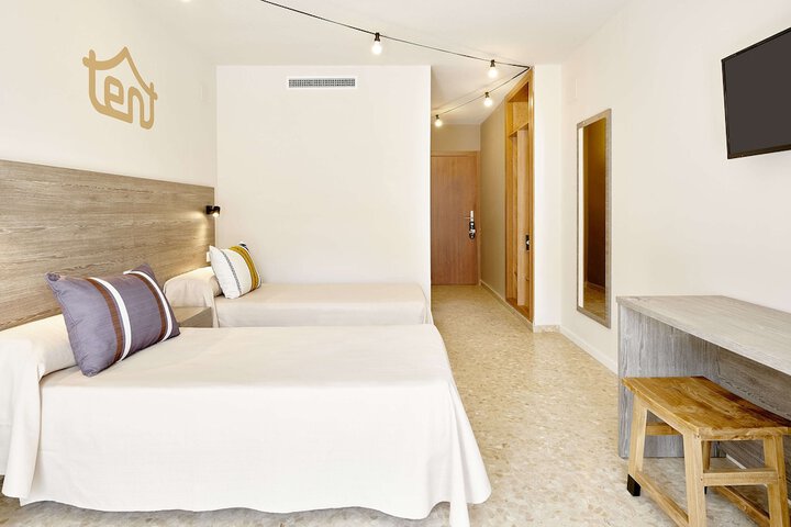 Room 27 of 79