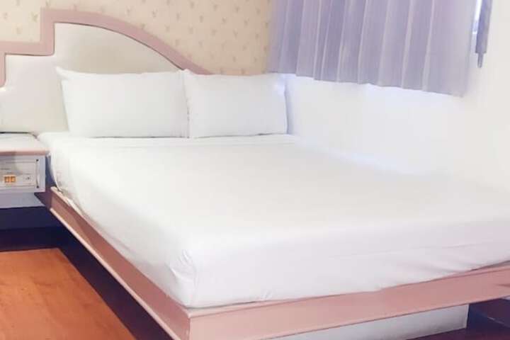 Room 6 of 89