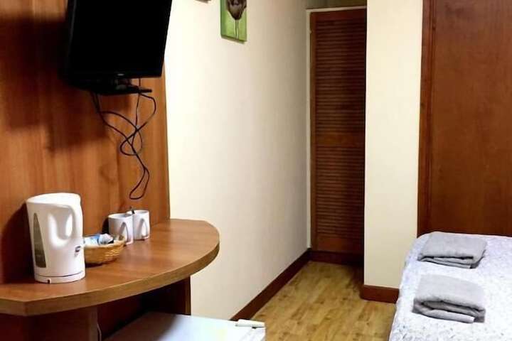Room 8 of 18