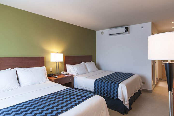 Room 8 of 93