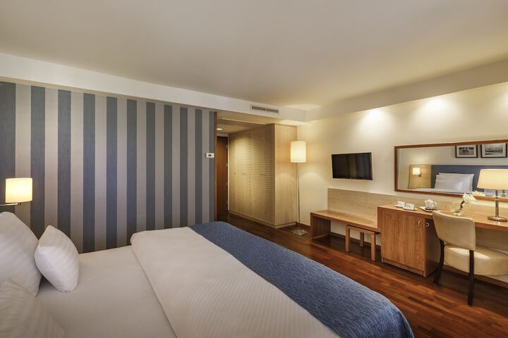 Room 6 of 72
