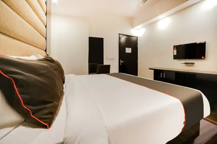 Room 4 of 15