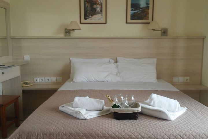 Room 6 of 49