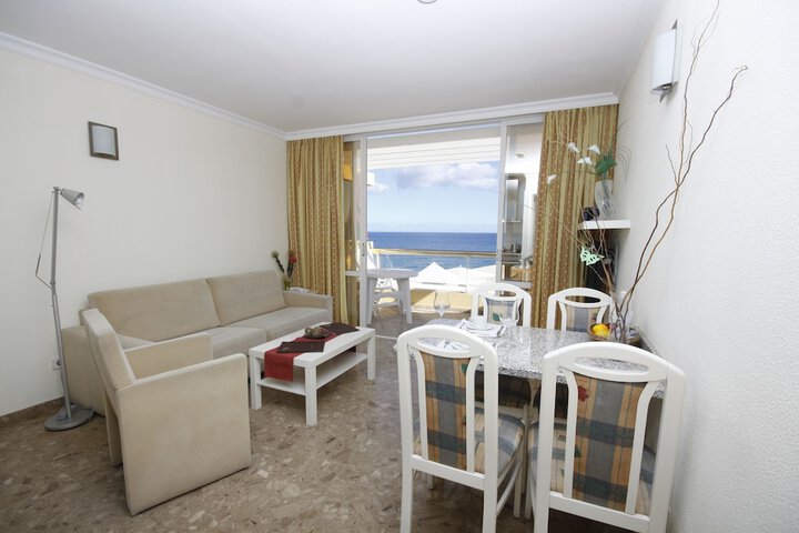 Room 6 of 27
