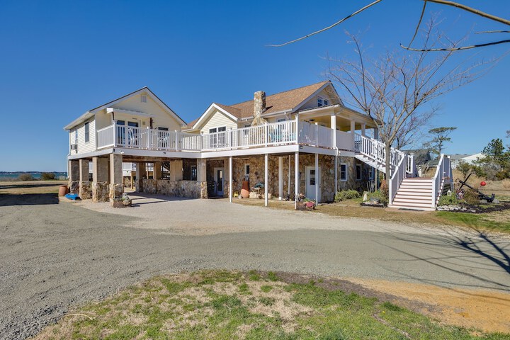 Welcoming Cottage w / Outdoor Pool & Water Views!