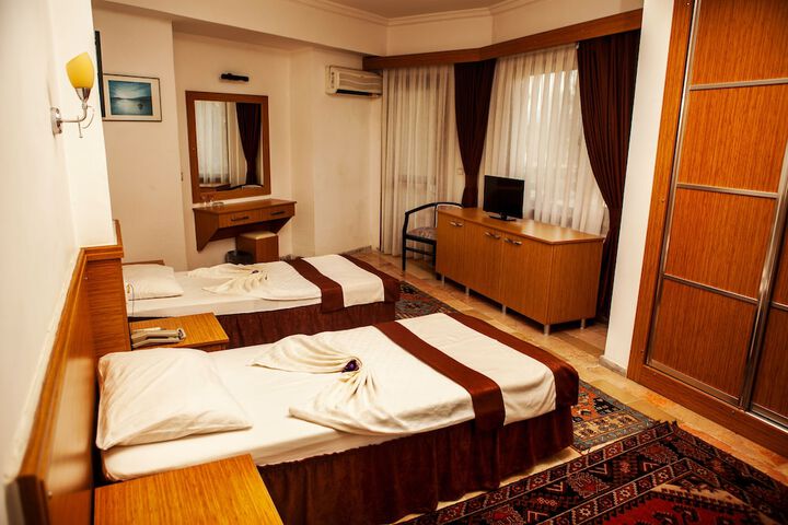 Room 16 of 77