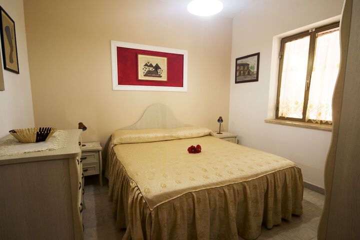 Room 8 of 76