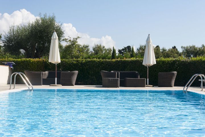 Pool 25 of 39