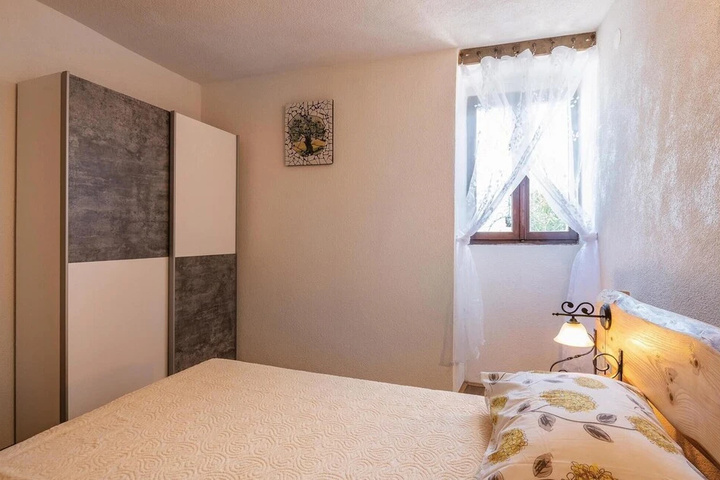 Room 6 of 19