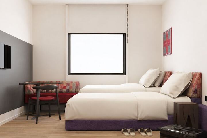Room 7 of 9