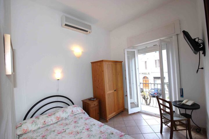 Room 6 of 56