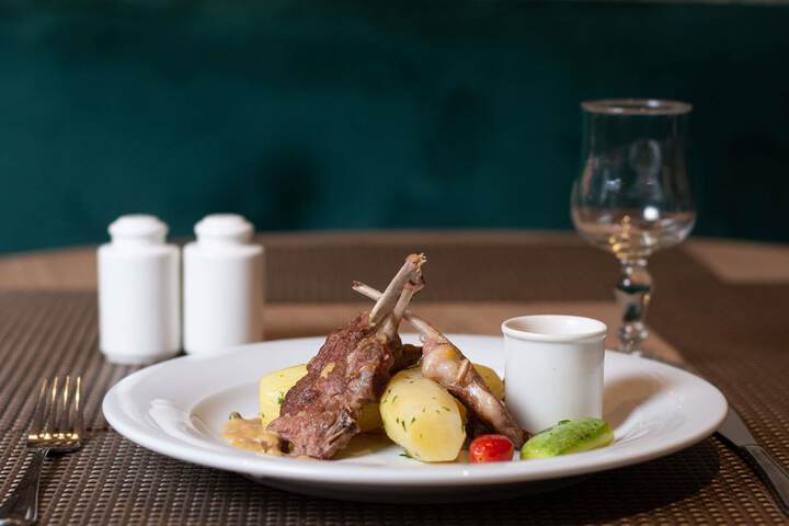Dining 51 of 84