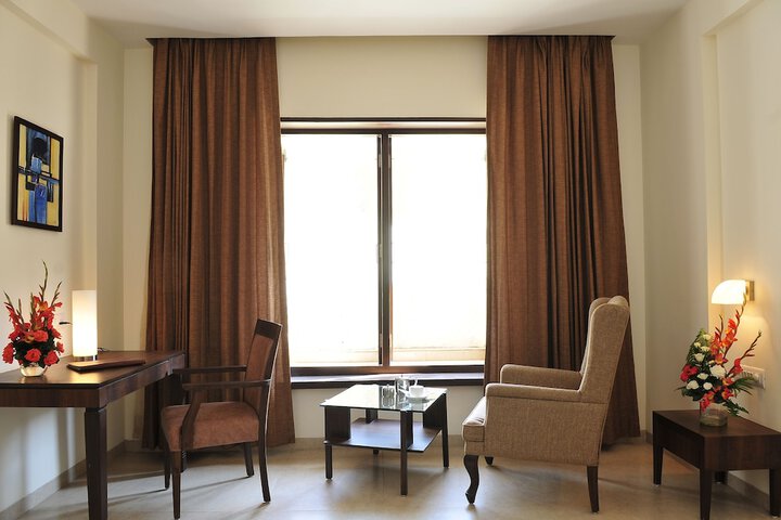 Room 9 of 35