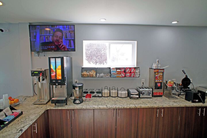 Breakfast/Coffee Service 67 of 78