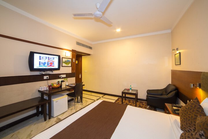 Room 14 of 83