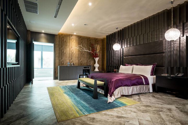 Room 3 of 13