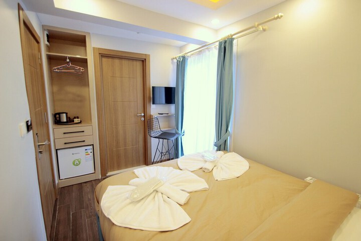 Room 28 of 87