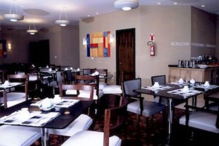 Dining 16 of 19