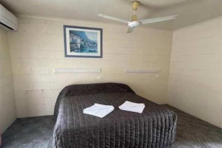 Room 10 of 19