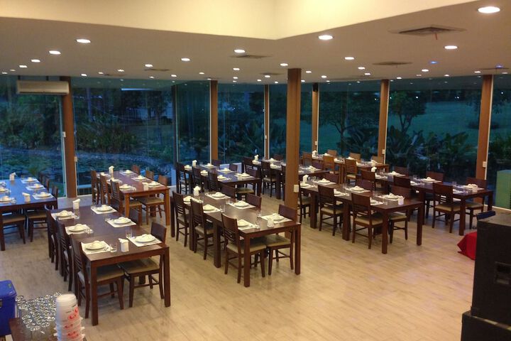 Dining 36 of 60