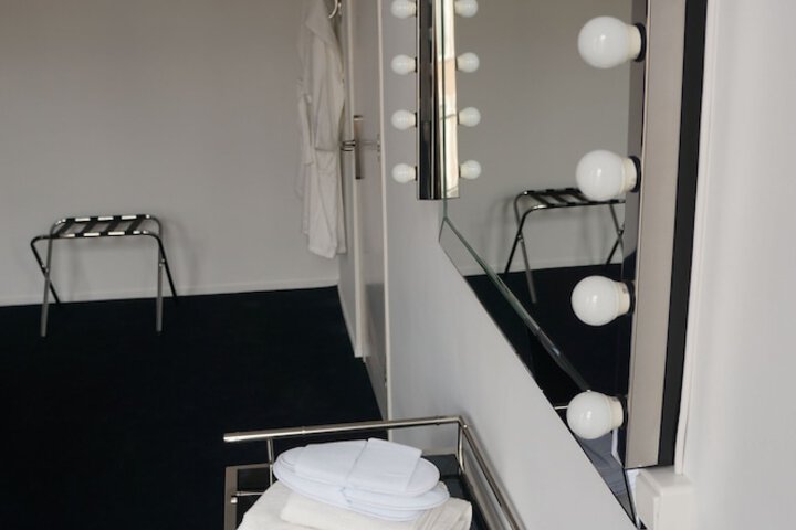 Room 8 of 59