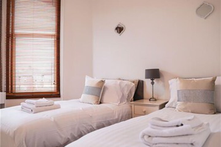 Room 6 of 20