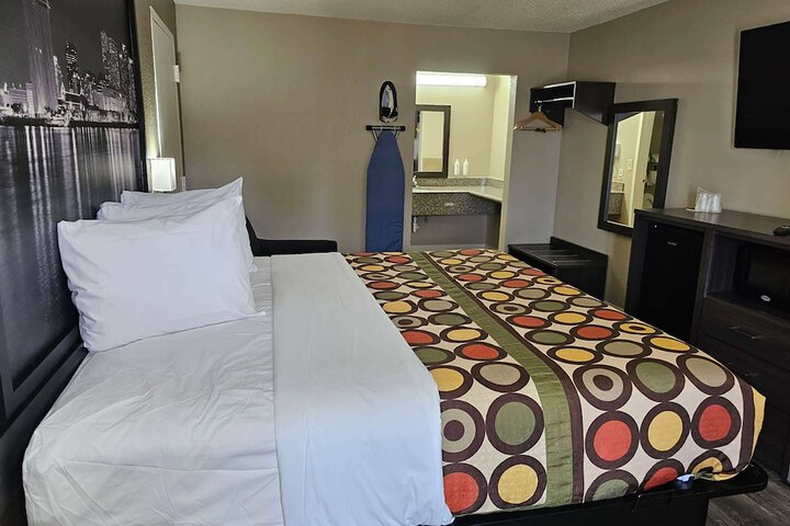 Room 4 of 14