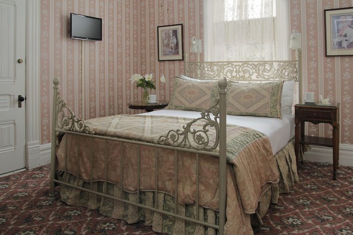Room 6 of 66