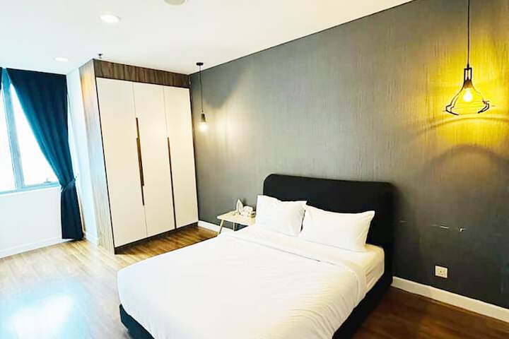 Room 32 of 41