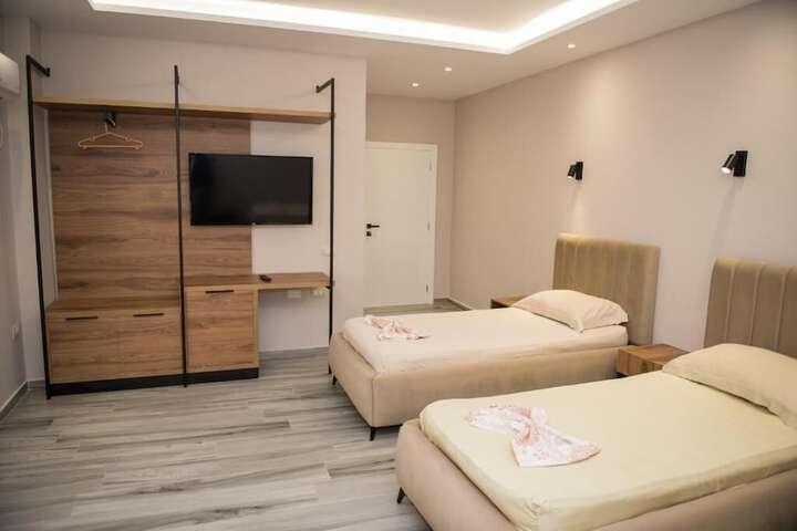 Room 18 of 33